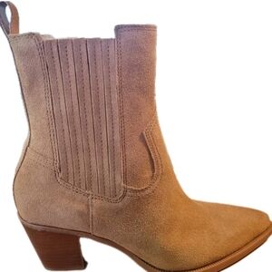 Dolce Vita Tan Suede Ankle Slim Toe Cowgirl Booties Size 6.5 Western Core Rodeo
